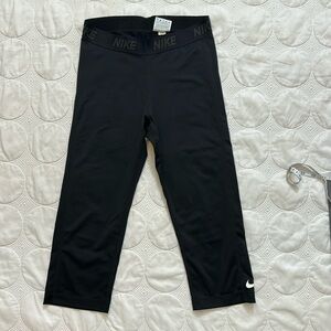 Nike capri leggings / size medium